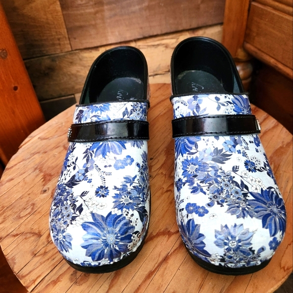KOI SANITA BUTTERFLY MELODY WOMEN'S CLOG IN BLUE - Picture 4 of 10